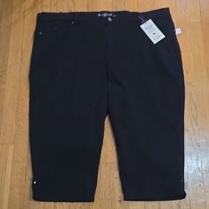 GLORIA VANDERBILT BRAND WOMENS PLUS BLACK "AMANDA" CAPRI SLIMMING PANTS SIZE 22W